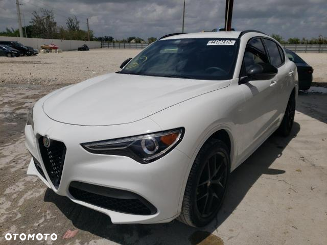 Alfa Romeo Stelvio - 2