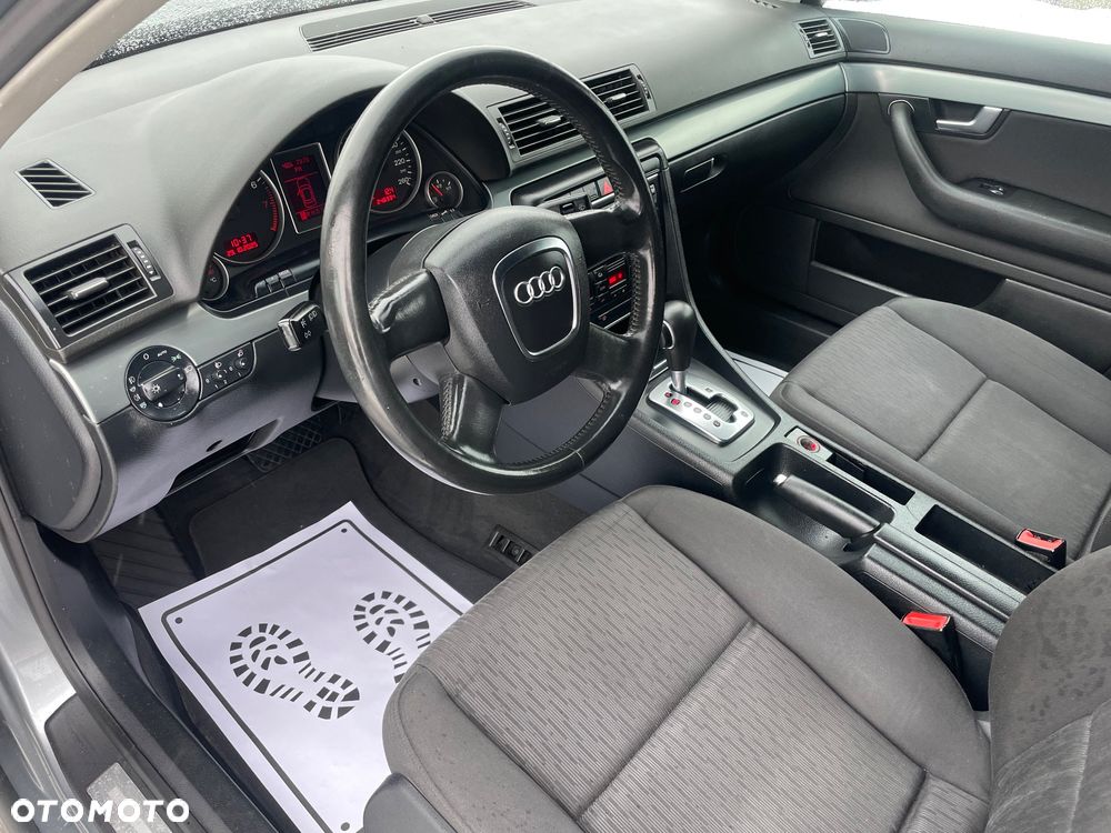 Audi A4 Limousine - 8