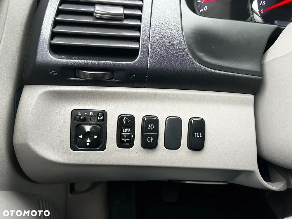 Mitsubishi Grandis 2.4 Intense - 20
