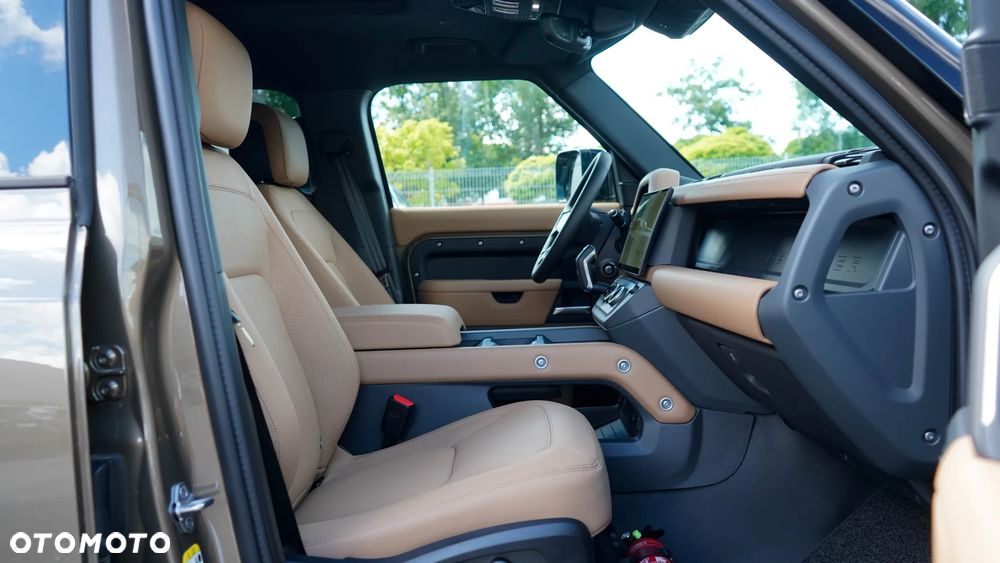 Land Rover Defender 3.0 D250 mHEV X-Dynamic HSE - 14