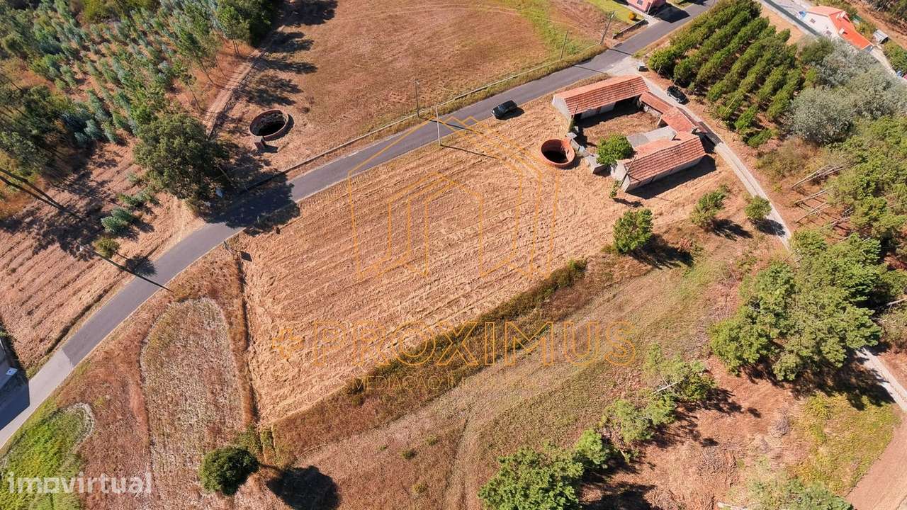 Moradia T2 p/ reconstrução em Ferreira a Nova - Grande imagem: 4/40