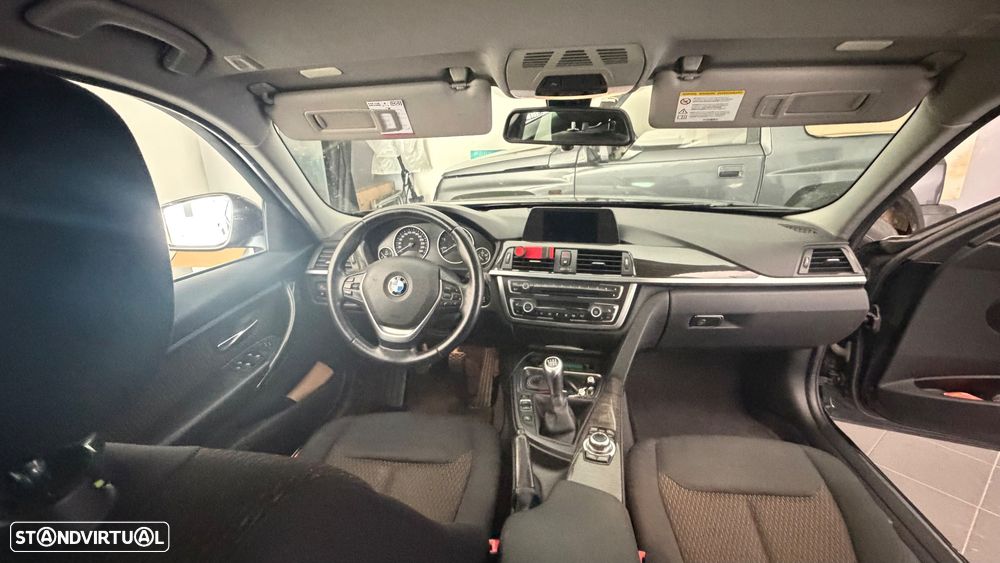 BMW 320 d Line Luxury - 14