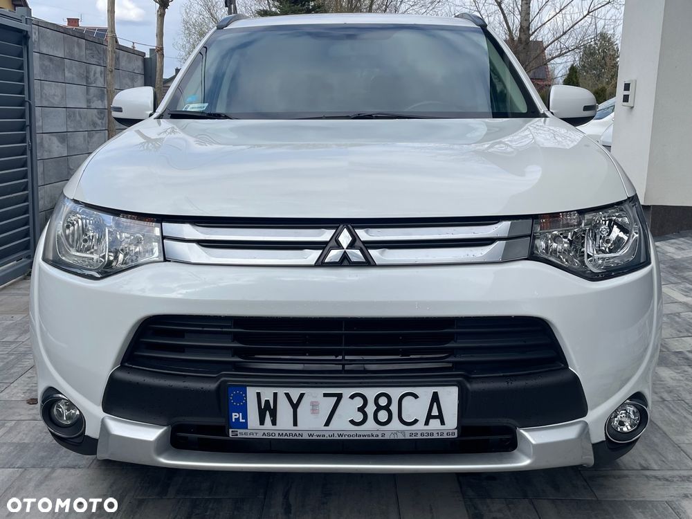 Mitsubishi Outlander - 2