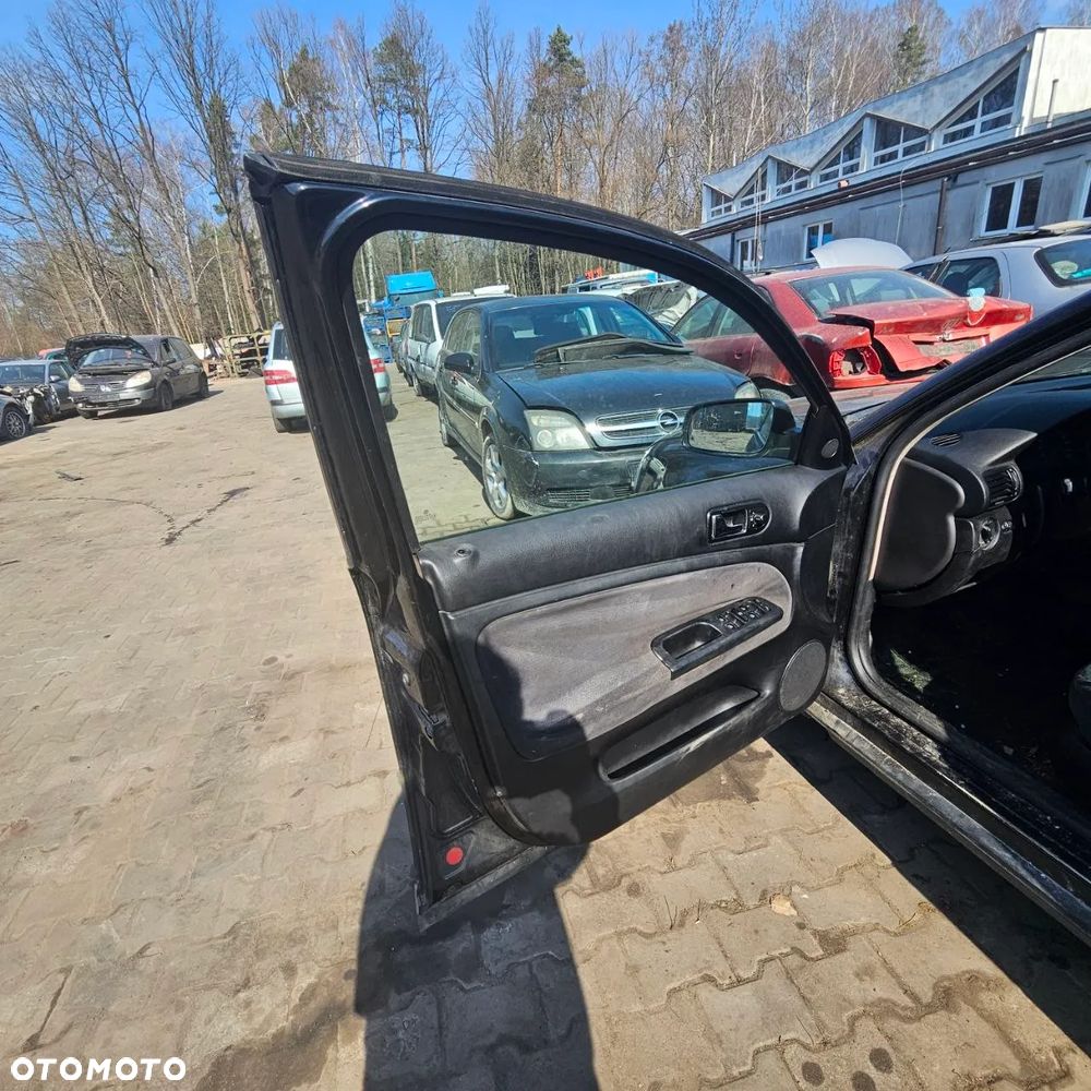 VOLKSWAGEN PASSAT kombi 1999r 1,9 D 66 kW / 90 KM (kod lak: LC9Z) pojazd na części: maska, zderzak, drzwi, szyby, lusterka, chłodnica ... - 3