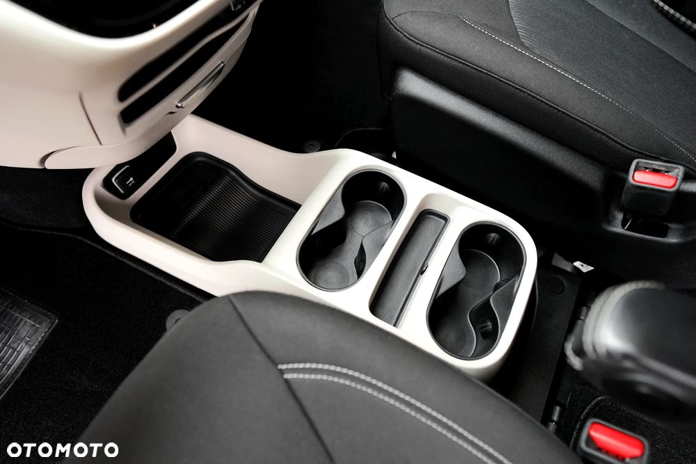 Chrysler Pacifica - 29