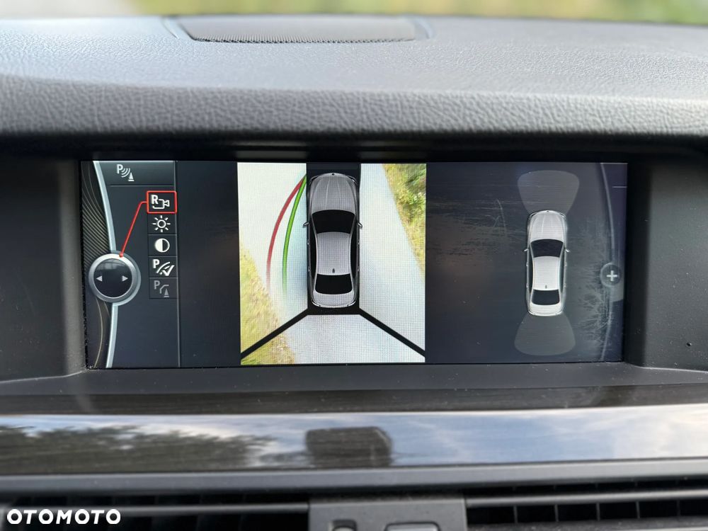 BMW Seria 5 550i - 11