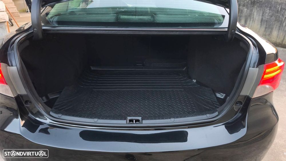 Toyota Avensis SD 2.0 D-4D Luxury - 11