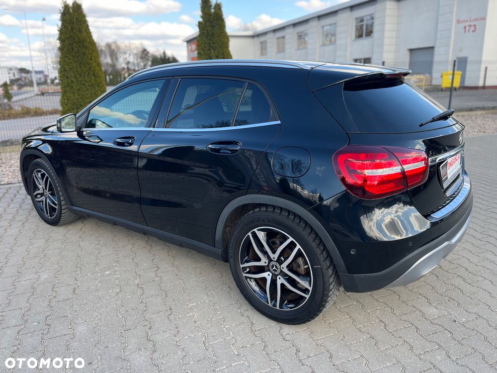 Mercedes-Benz GLA 180 UrbanStyle Edition - 16