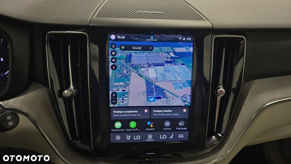 Volvo XC 60 B4 D Plus Dark - 24