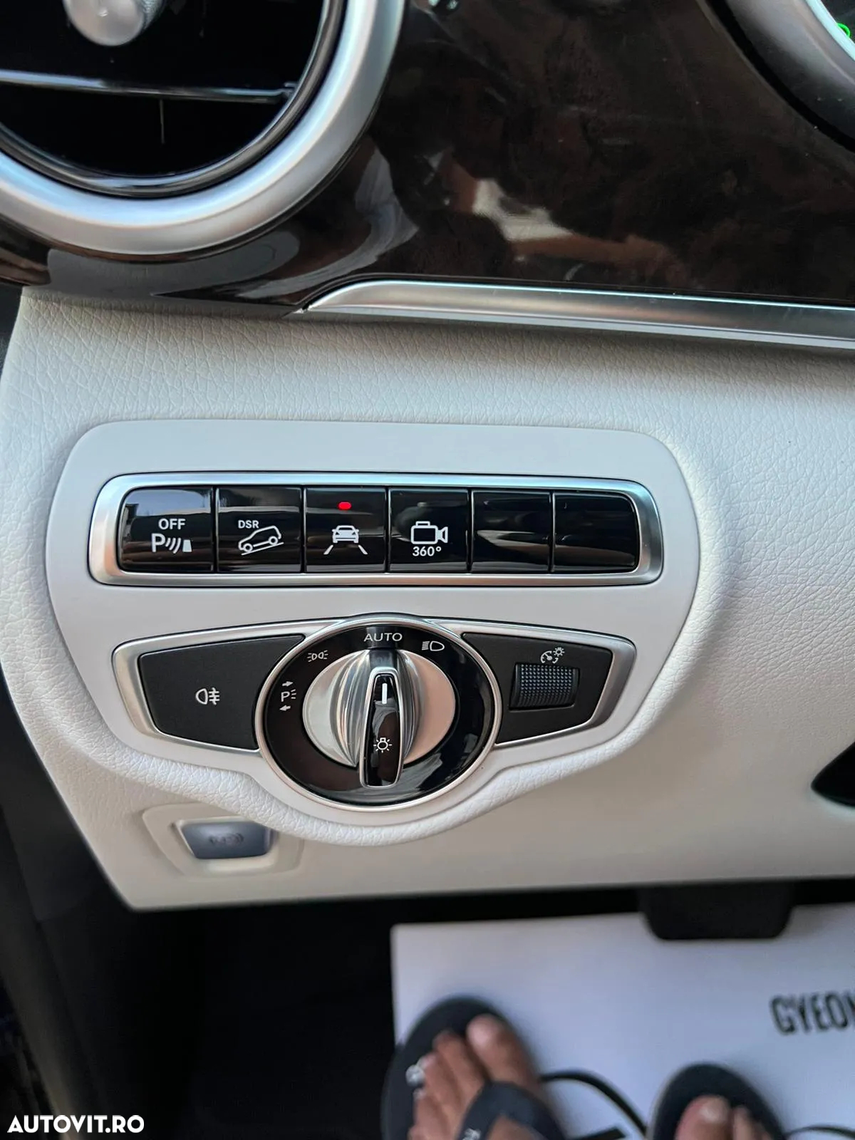 Mercedes-Benz V - 12