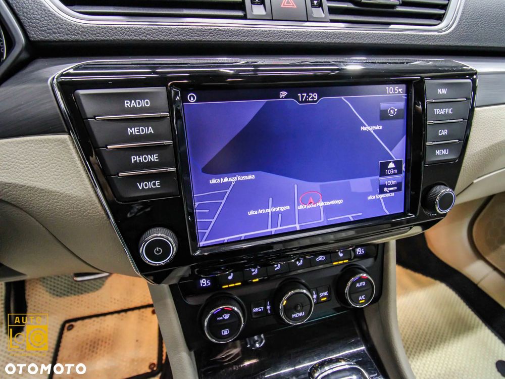 Skoda Superb 2.0 TDI Style DSG - 19