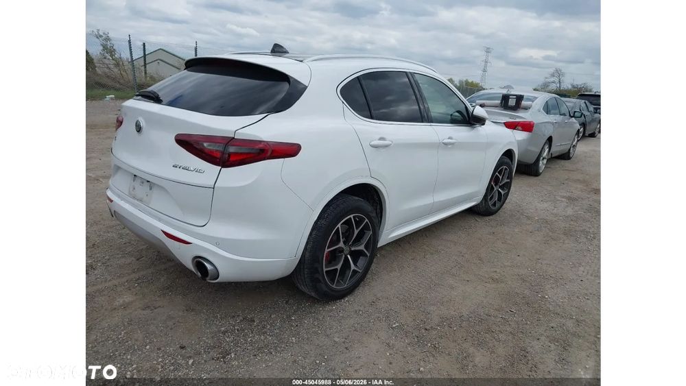 Alfa Romeo Stelvio - 11