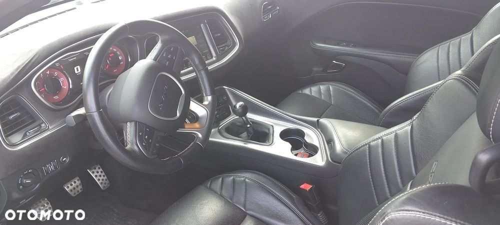 Dodge Challenger - 10