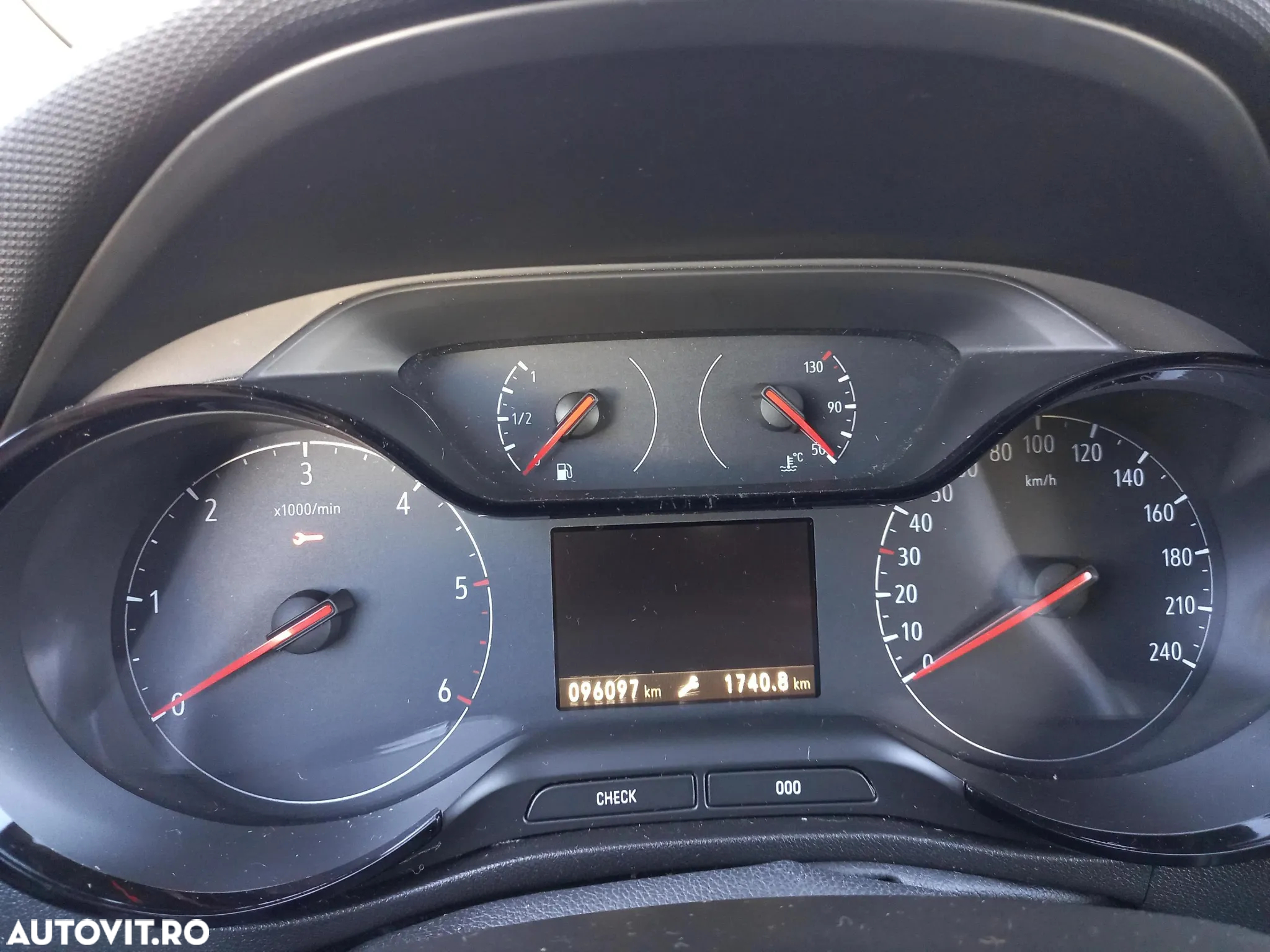 Opel Crossland - 11