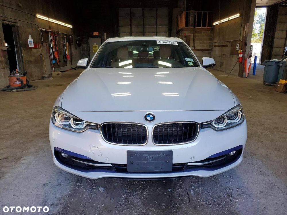 BMW Seria 3 330i xDrive - 6
