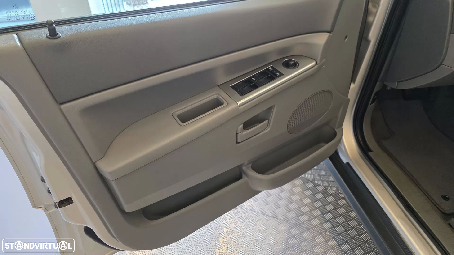 Jeep Grand Cherokee 3.0 CRD V6 Laredo - 29
