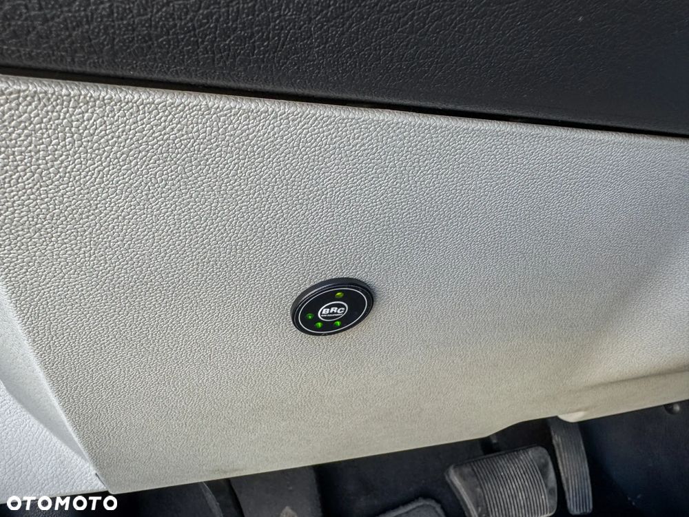 Chrysler Grand Voyager - 17