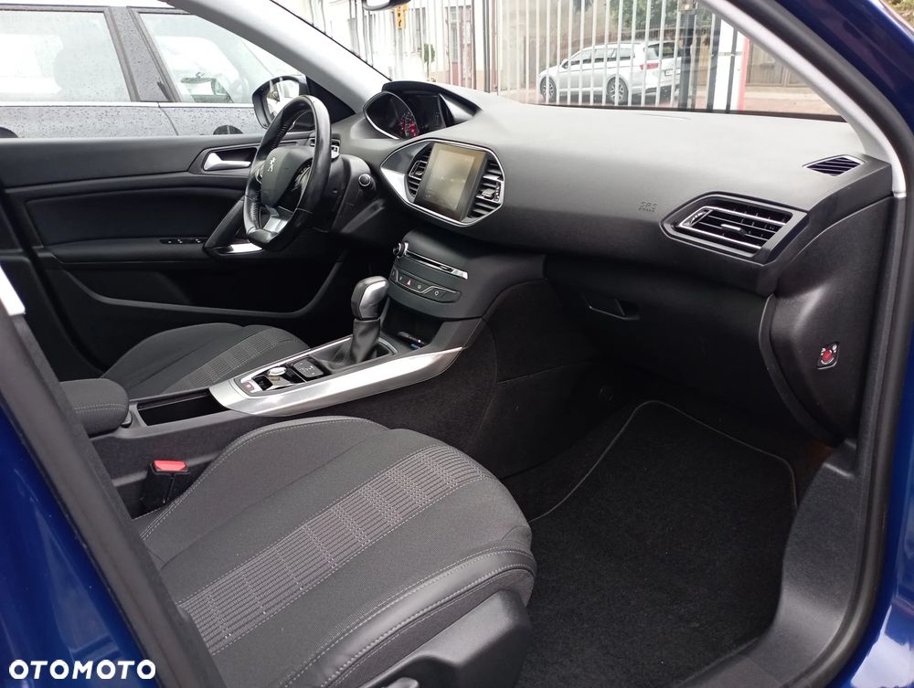 Peugeot 308 1.2 PureTech Allure S&S EAT6 - 10