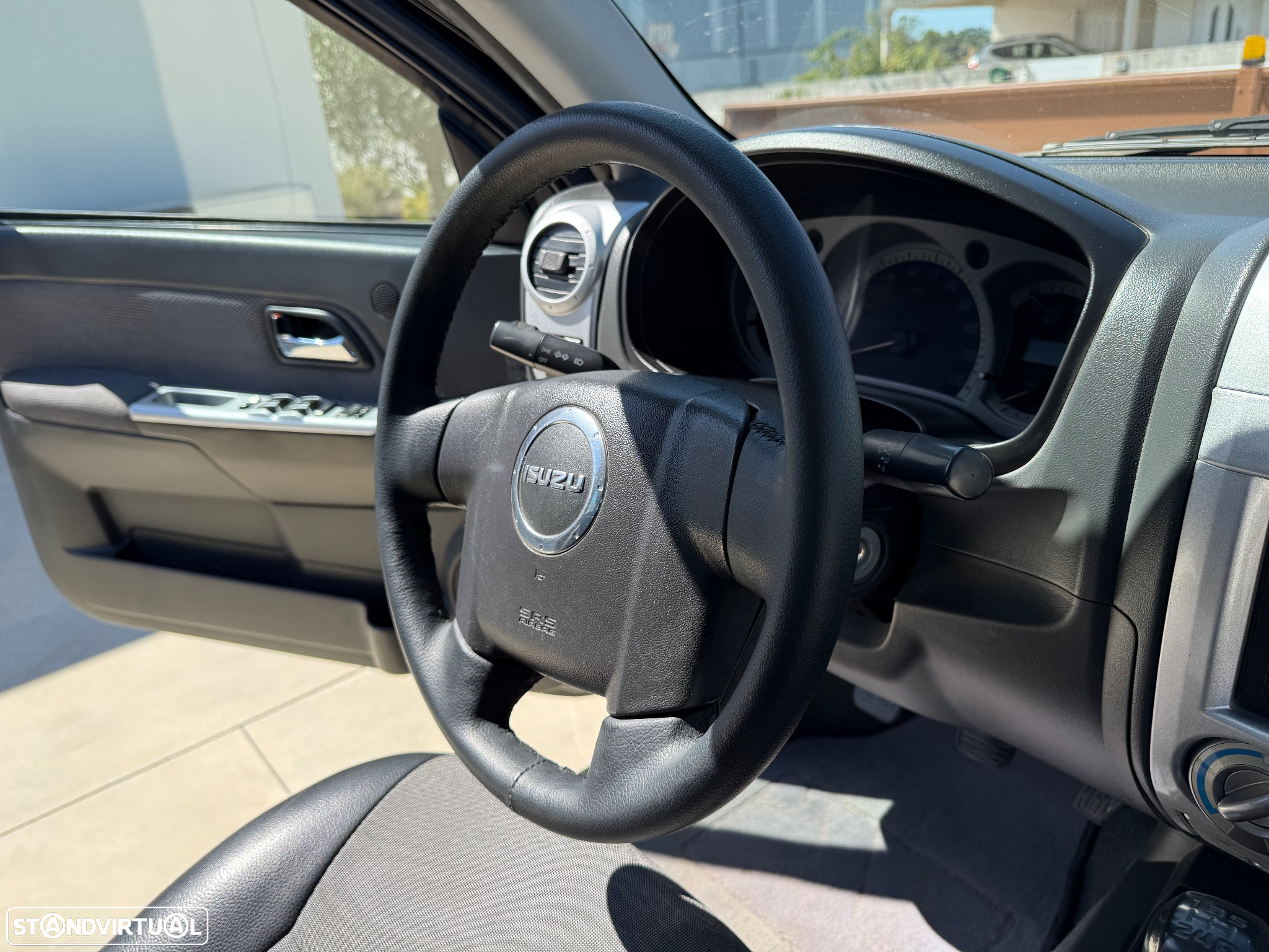 Isuzu D-Max 2.5 DTi CD 4WD LS - 29