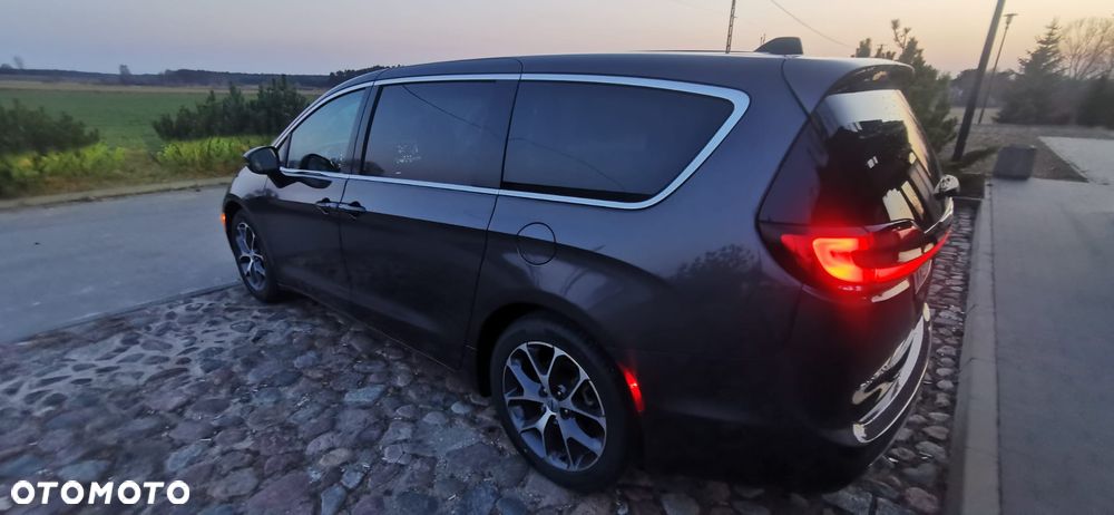 Chrysler Pacifica - 12