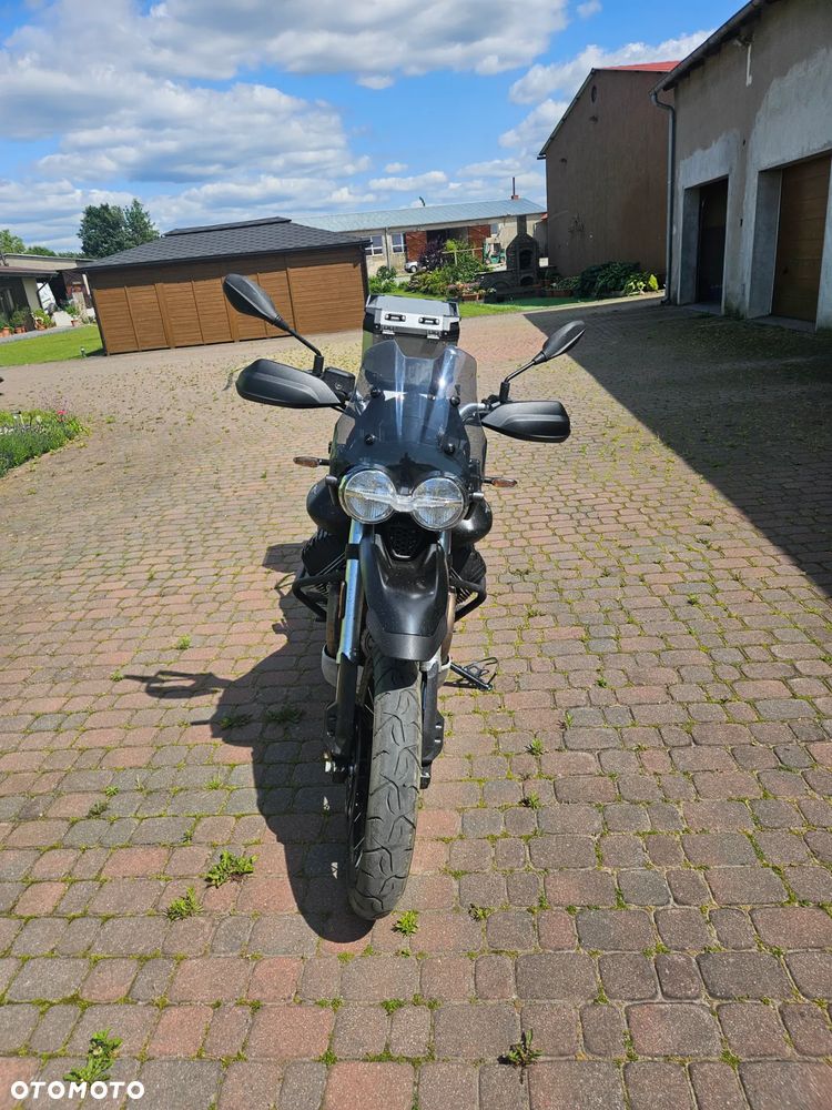 Moto Guzzi V85 - 2