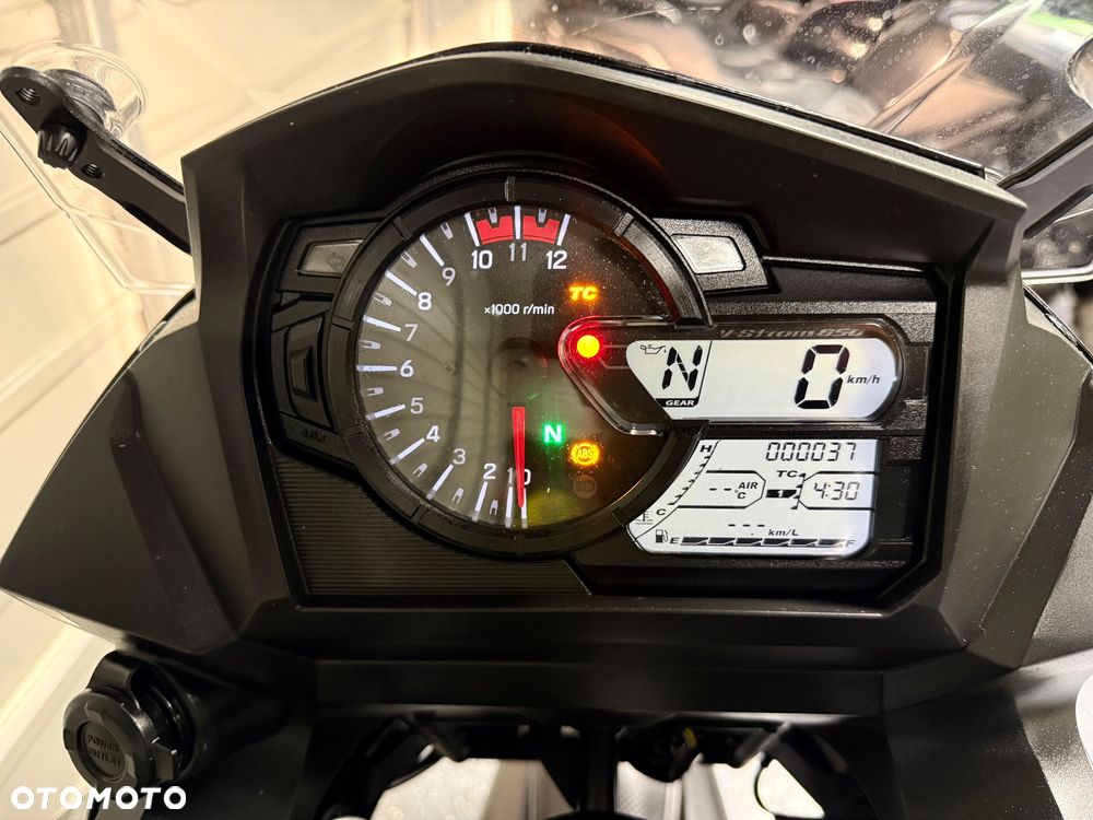 Suzuki V-STROM - 12