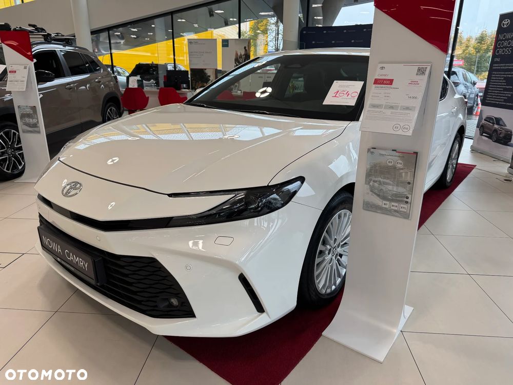 Toyota Camry 2.5 Hybrid Dynamic Force Comfort e-CVT - 2