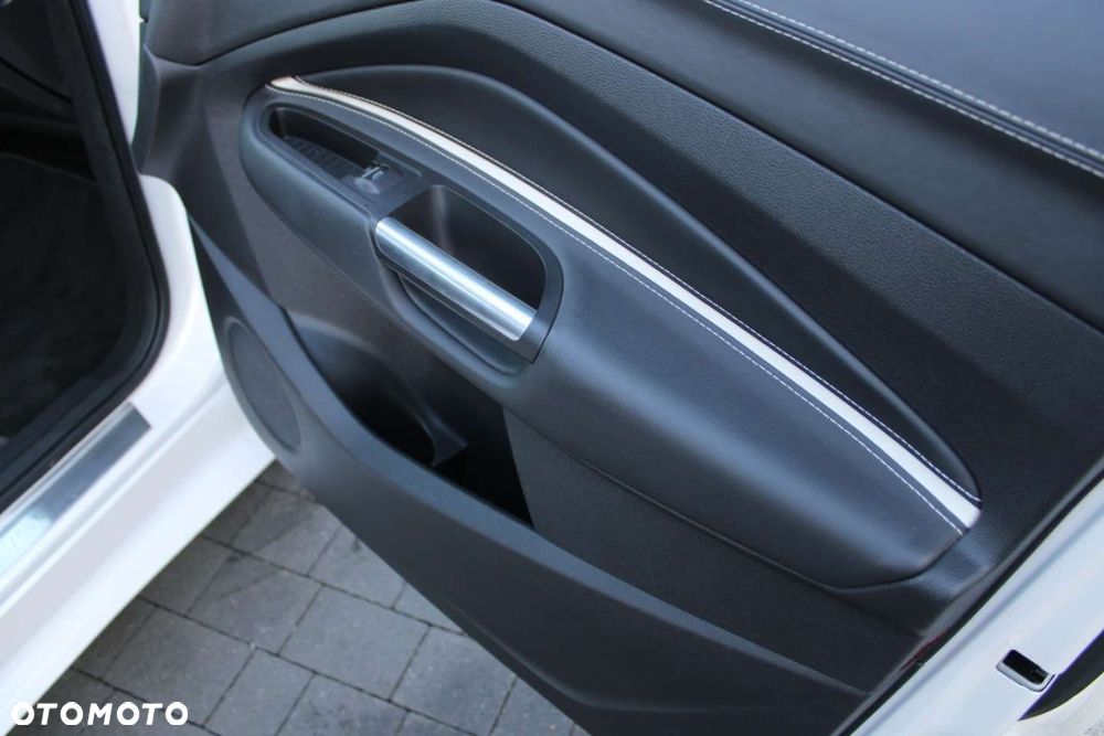 Ford Kuga 1.5 EcoBoost 2x4 Vignale - 33