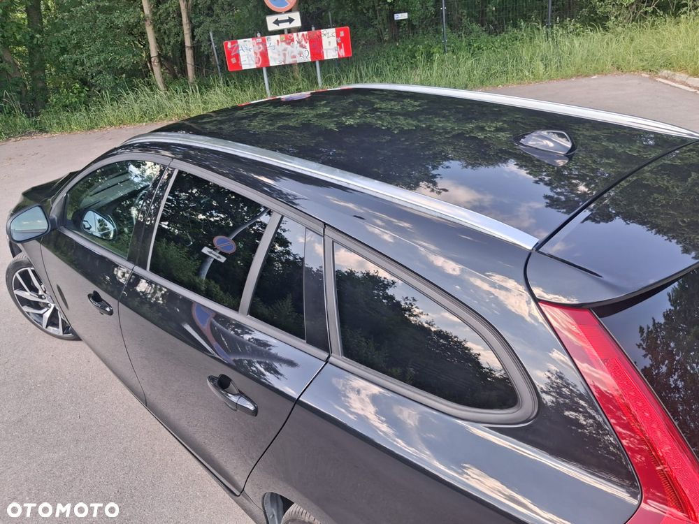Volvo V60 D4 AWD Geartronic - 4