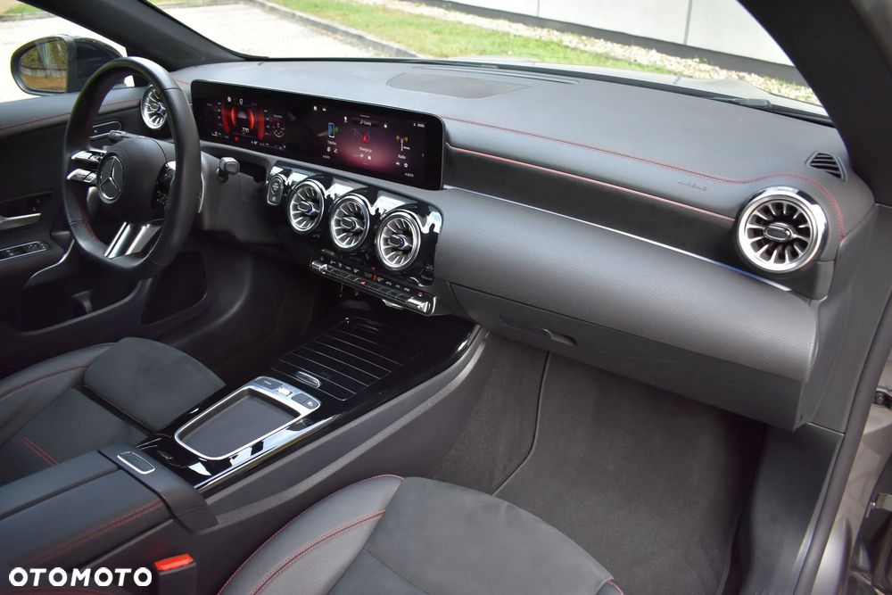 Mercedes-Benz CLA 200 7G-DCT AMG Line Advanced Plus - 23