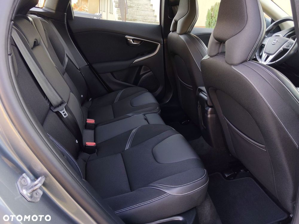 Volvo V40 T2 Momentum - 27