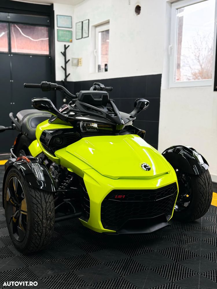 Can-Am Spyder - 20