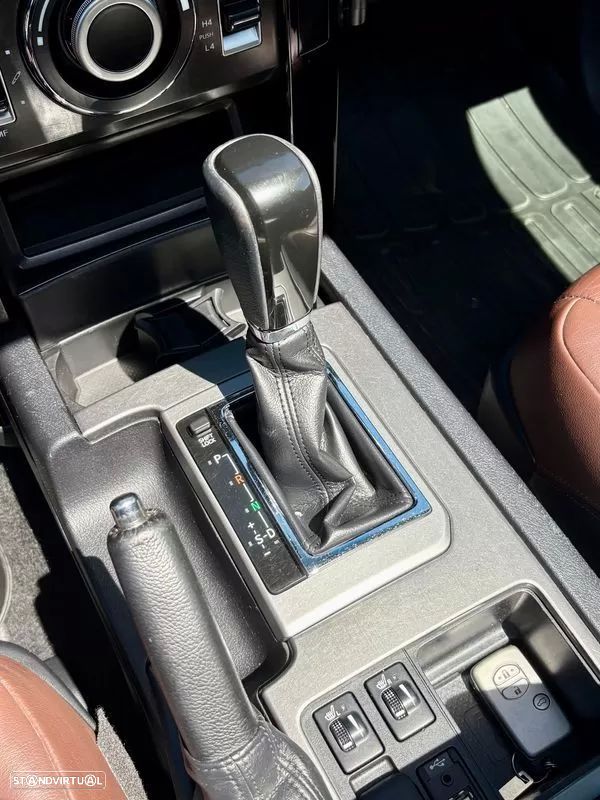 Toyota Land Cruiser - 22