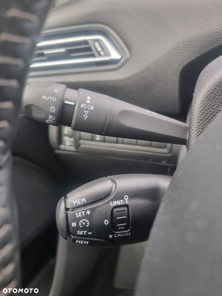 Peugeot 308 1.2 PureTech Active Pack S&S - 26