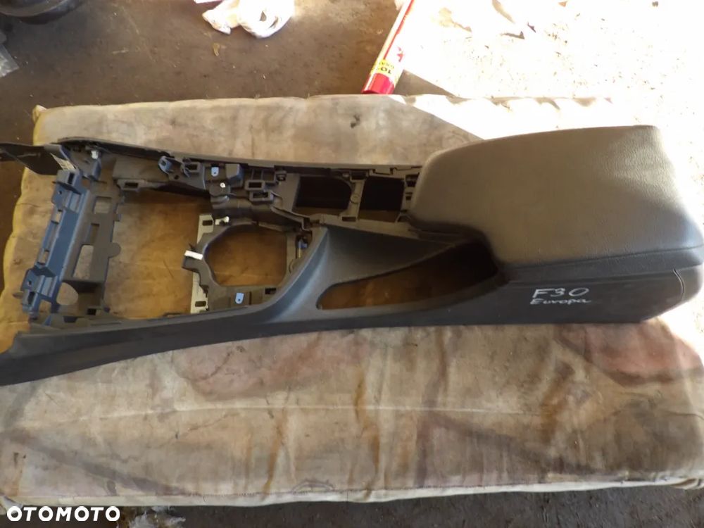 TUNEL ŚRODKOWY PODŁOKIETNIK BMW F30 EU CZARNA SKÓRA - 1