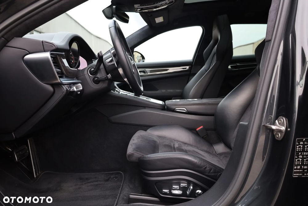 Porsche Panamera GTS - 24
