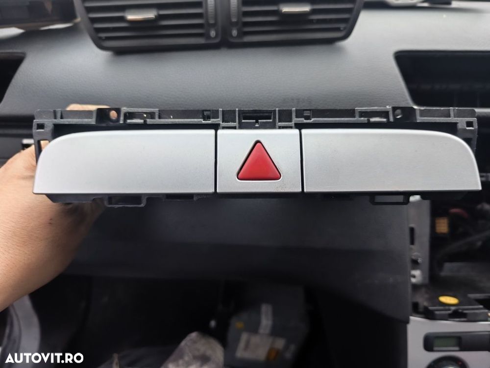 Sertărașe bord cu trimuri și buton avarii Volkswagen Passat B6 - 2