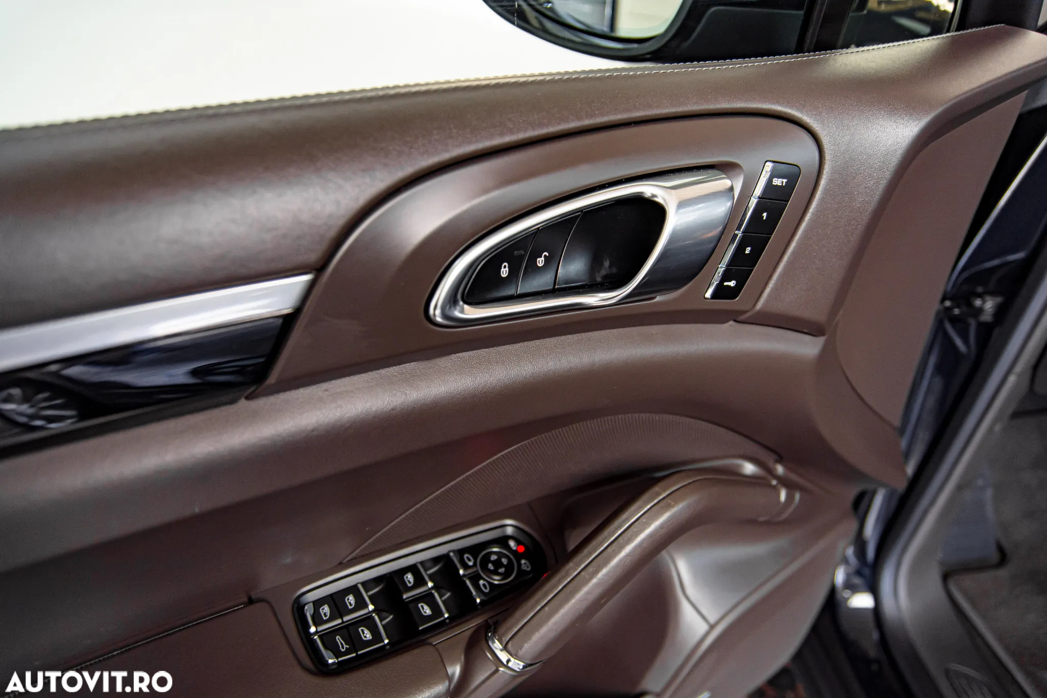 Porsche Cayenne 3.0 L - 19