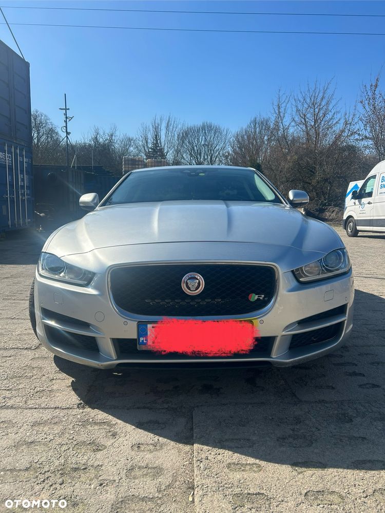 Jaguar XE 2.0 D R-Sport - 9