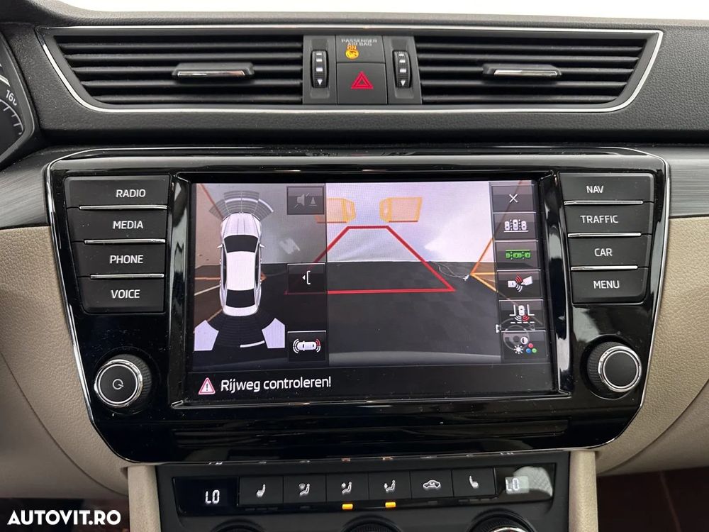 Skoda Superb 2.0 TDI Premium Edition - 19