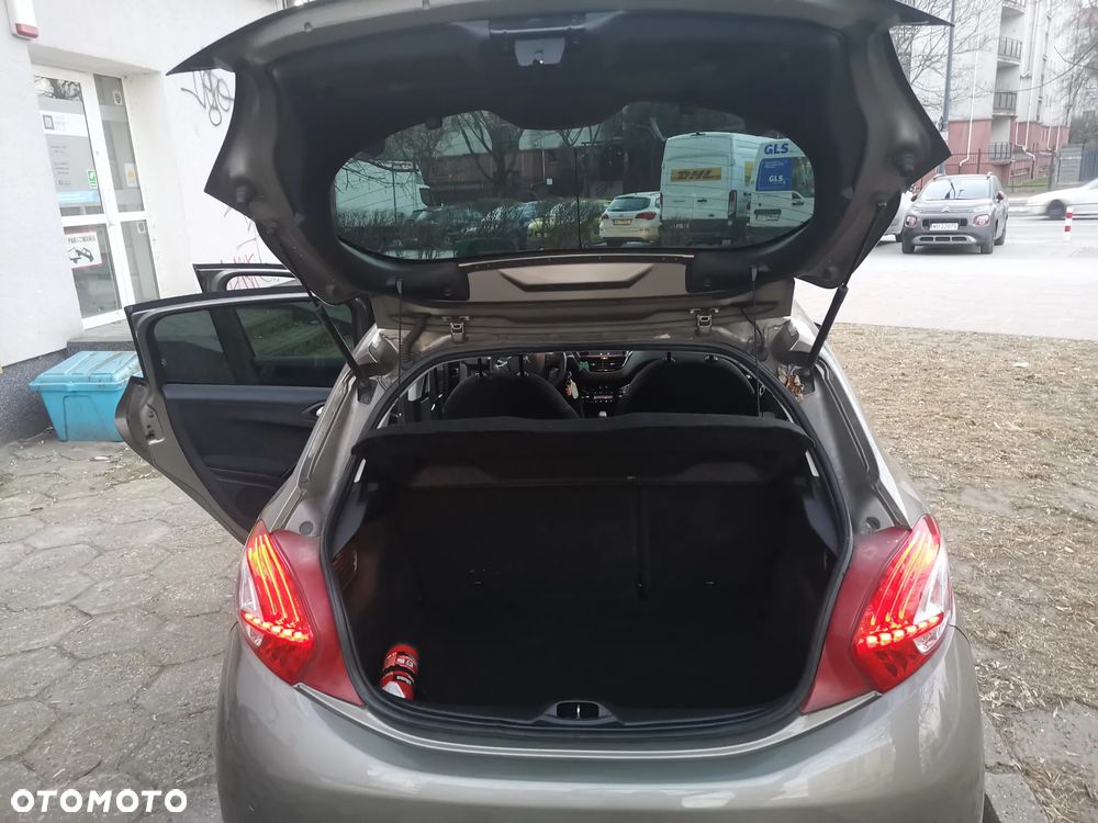 Peugeot 208 - 11