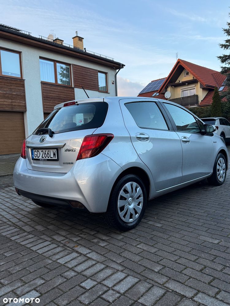 Toyota Yaris Hybrid 100 Premium - 7