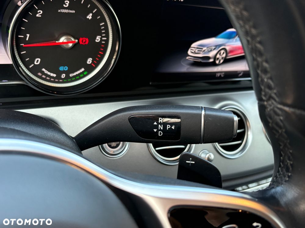 Mercedes-Benz Klasa E 300 de 9G-TRONIC Exclusive - 32
