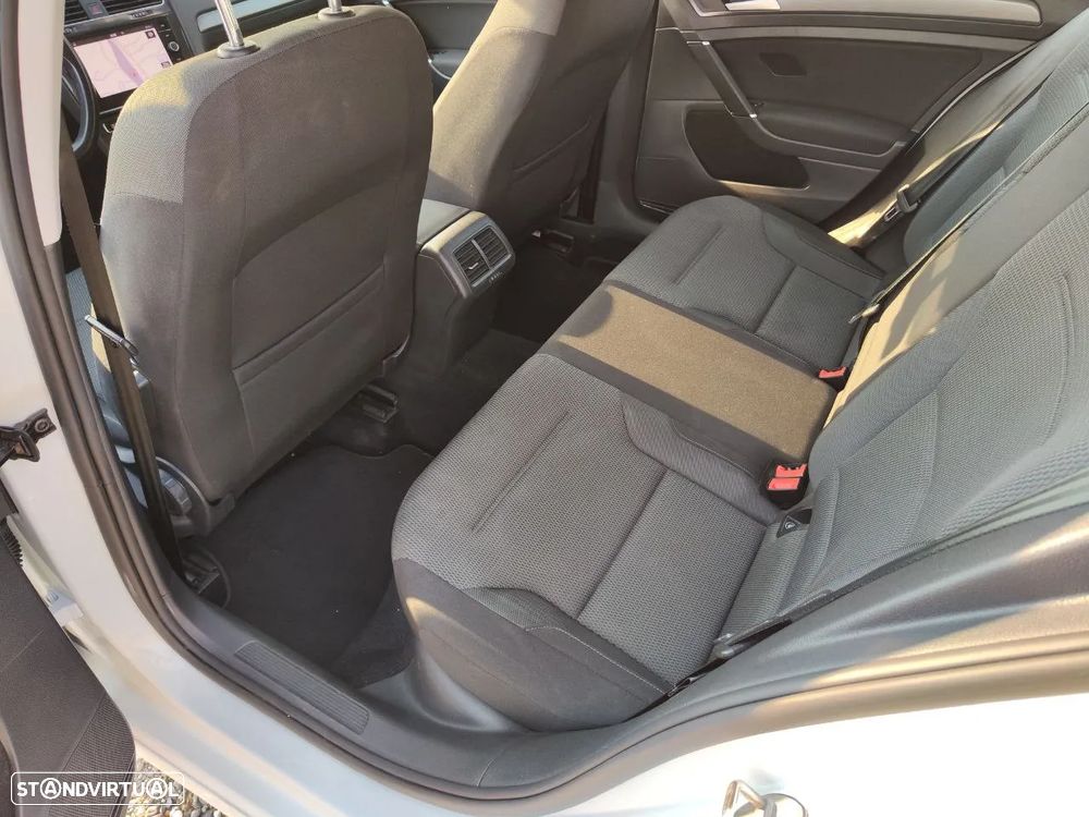 VW Golf 1.6 TDI Confortline - 8