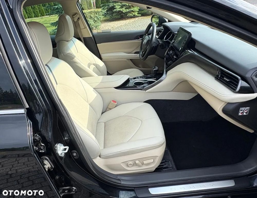 Toyota Camry 2.5 Hybrid Executive CVT - 20