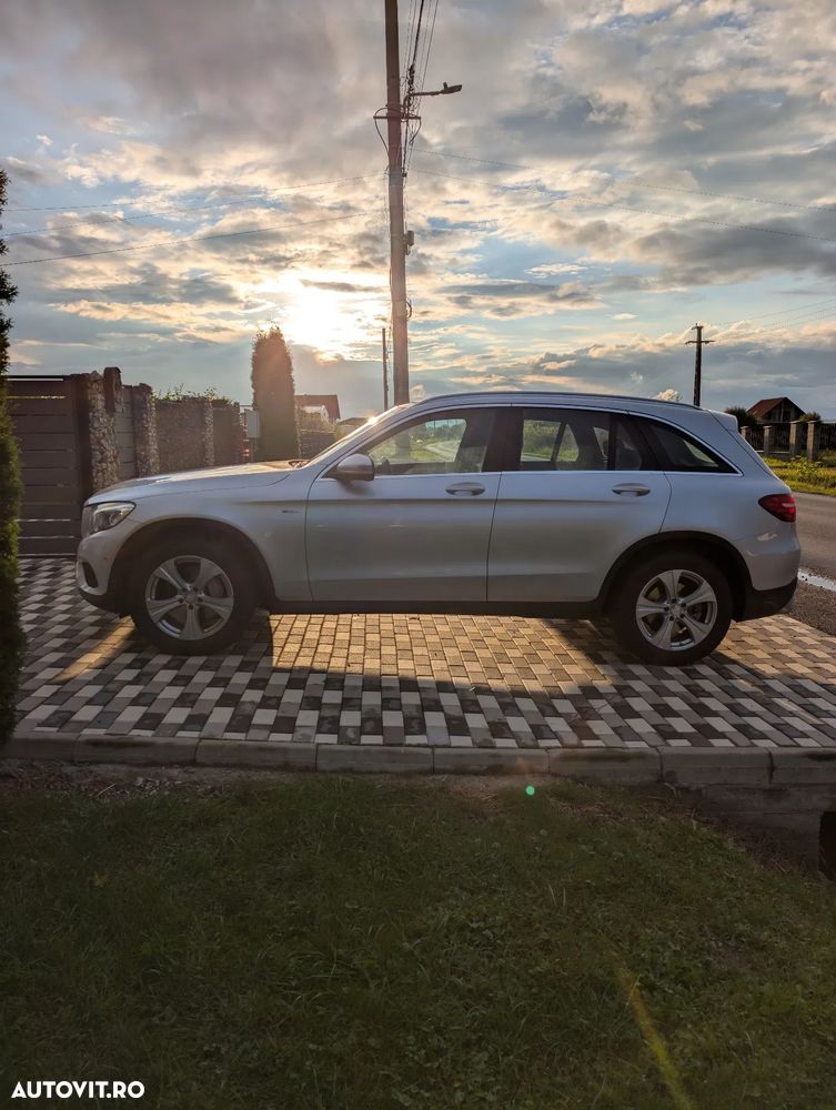 Mercedes-Benz GLC 250 d 4Matic 9G-TRONIC AMG Line - 4