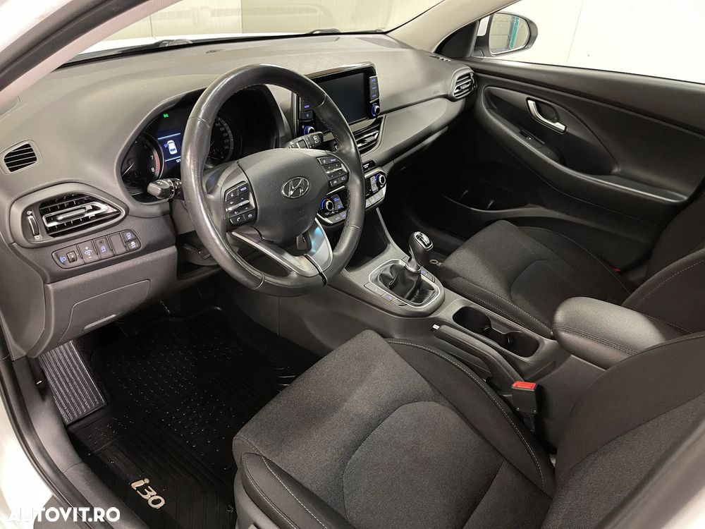 Hyundai i30 1.5 110CP M/T Highway - 6