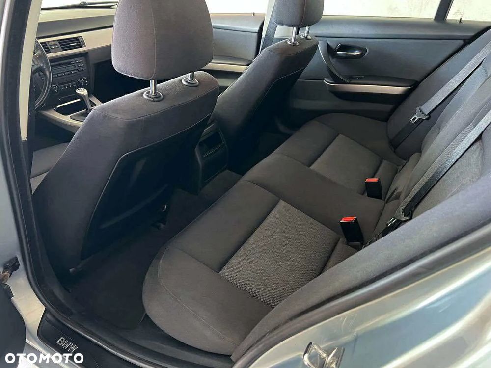 BMW Seria 3 318i - 8