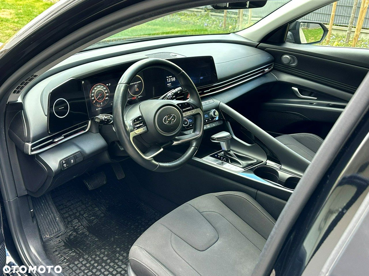 Hyundai Elantra 1.6 Executive CVT - 12