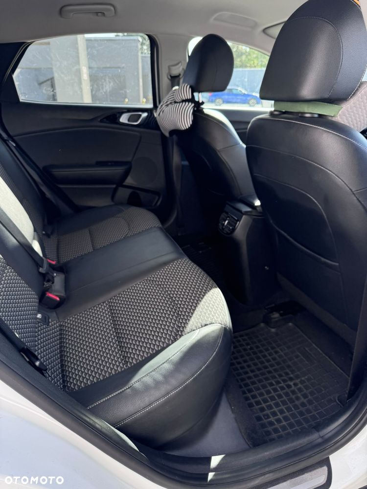 Kia XCeed - 10